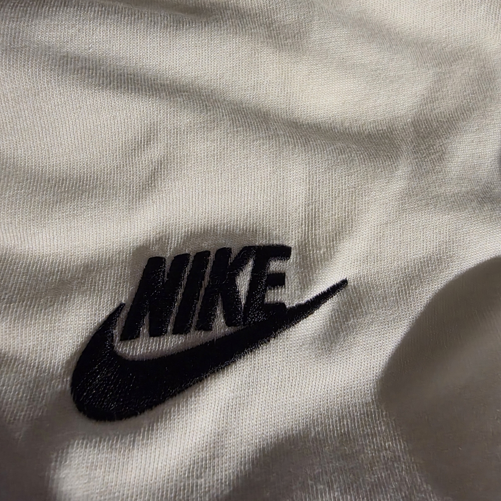 Nike Men's White T-Shirt With Embroidered Logo Size Large - Picture 6 of 9
